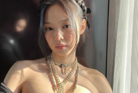 Jennie Kim'in Örgülerinde Chanel Zarafeti