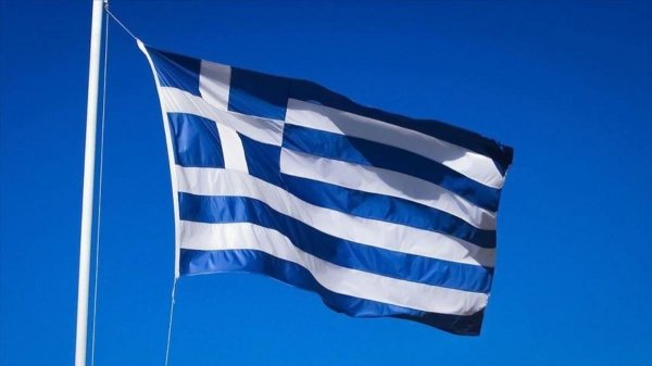 Yunan Devlet Kanalı Öyle Bir Şarkı Açtı ki! Ünlü İsim Ağlamamak İçin Kendini Zor Tuttu